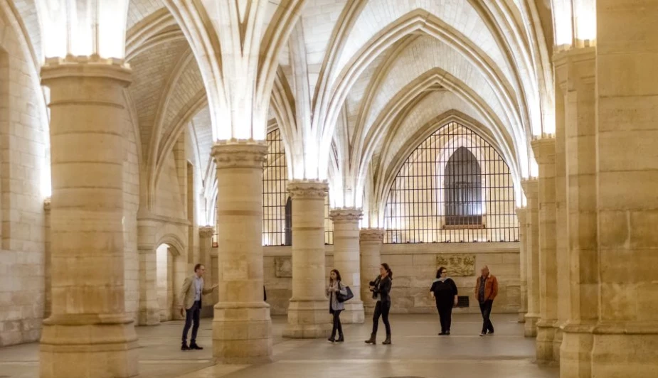 Private tour of Sainte-Chapelle-Conciergerie